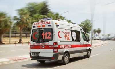 Giresun’da Ambulans Bariyerlere Çarptı: 2 Yaralı