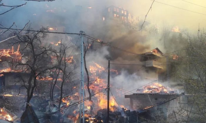 Son dakika Artvin Yusufeli’nde büyük yangın! 50’ye yakın ev alev aldı