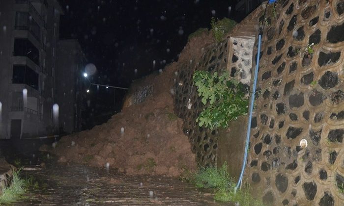 Ordu’da Heyelan Riski Dolayısıyla 3 Bina Boşaltıldı!