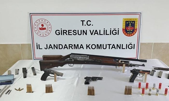 JANDARMADAN SİLAH KAÇAKÇILARINA BASKIN!