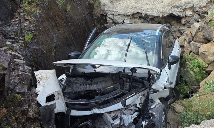 KANALA DÜŞEN OTOMOBİLDEKİ 1 KİŞİ ÖLDÜ, 4 KİŞİ YARALANDI